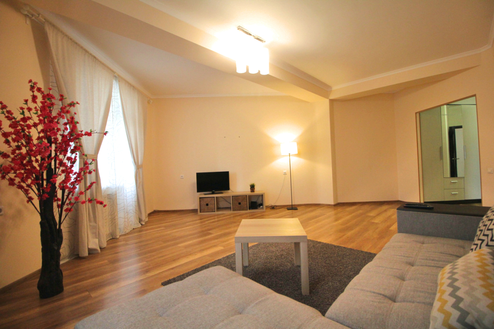 Апартаменты 2-комн Квартира 90 м2 на Булгакова by Sutki26