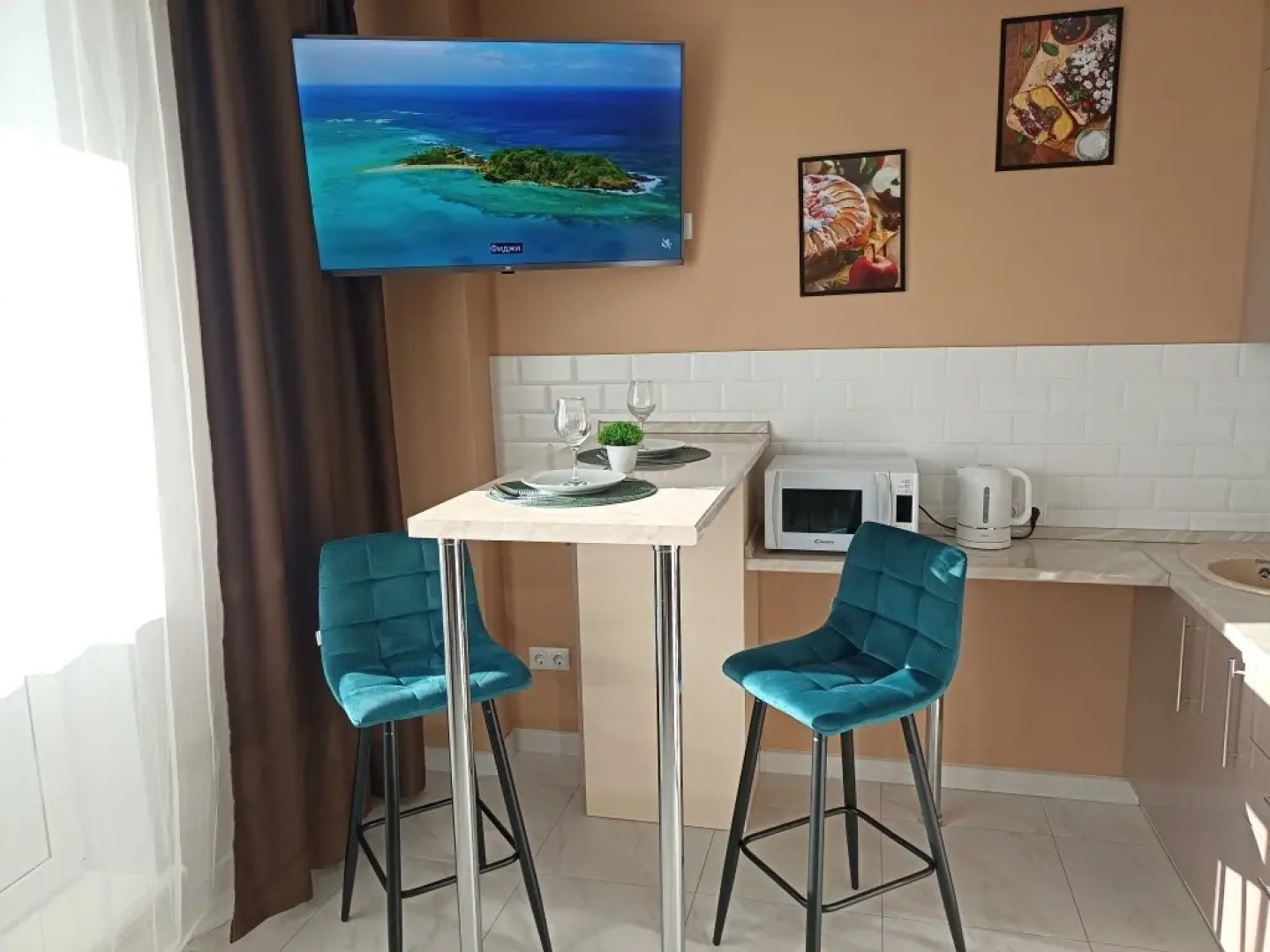 Апартаменты видовые сети «Все в гости» на ул.10 Августа 85 на 17 этаже