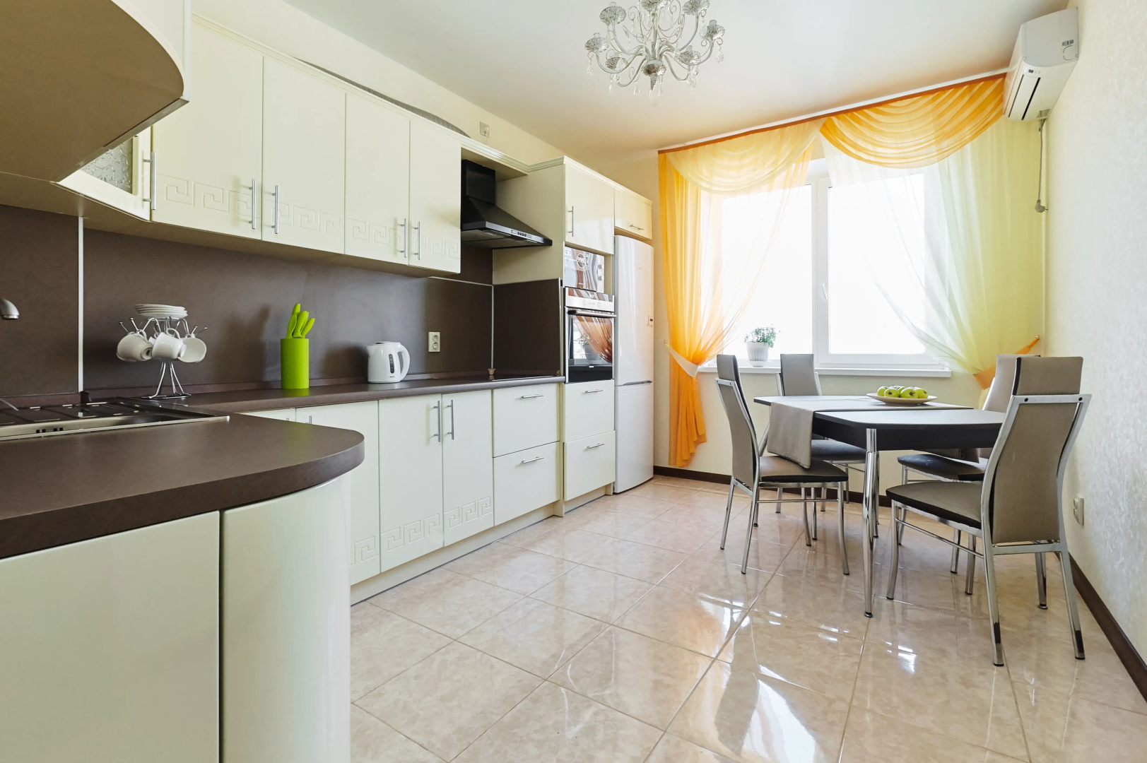 Апартаменты на Соборном 90 с видом на центр с 18 этажа