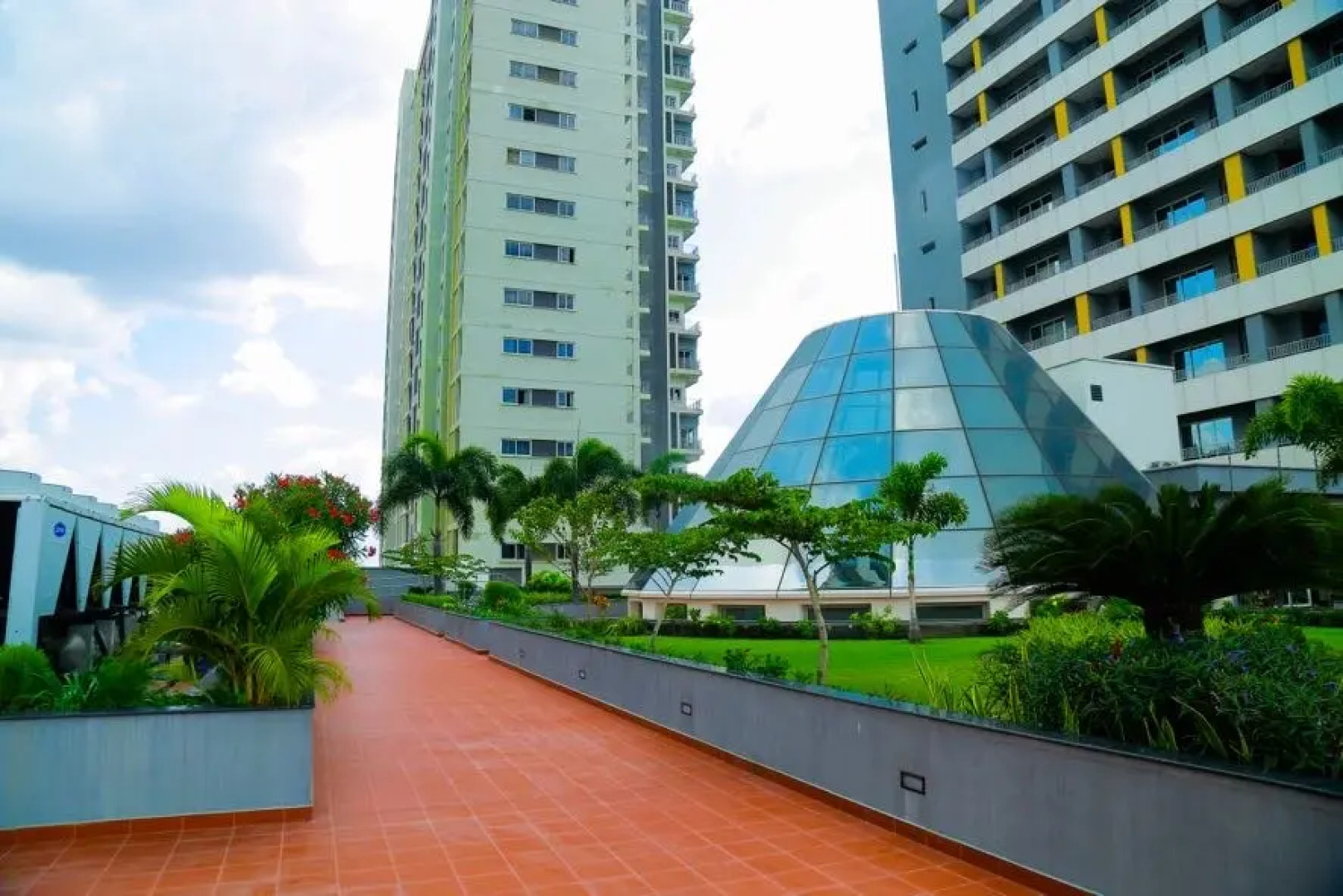 Отель King Jada Apartments & Hotel