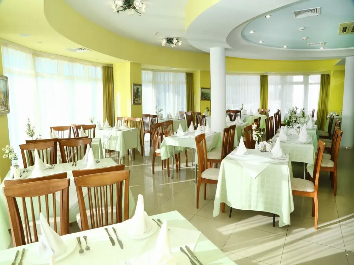 Отель Мажестик