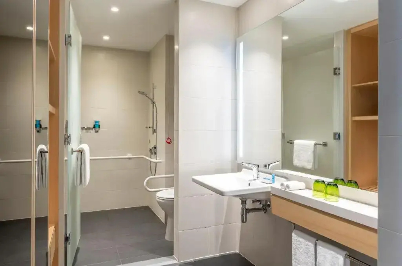 Отель Aloft Dubai Creek