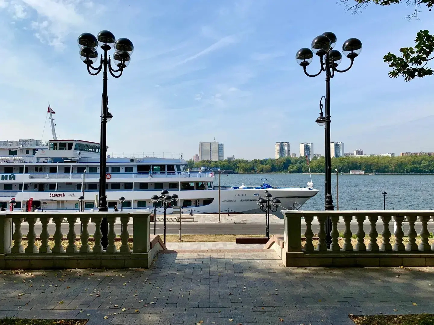 Апартаменты Причал 45 с  Видом в Парк