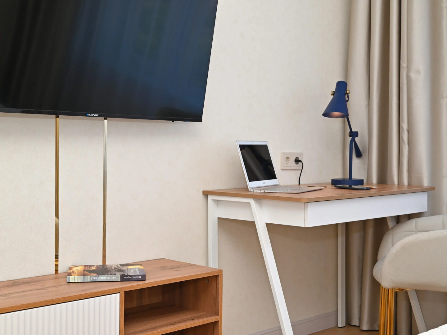 КвартираKenig Holidays 3-к в центре Рыбной деревни у Кафедрального собора