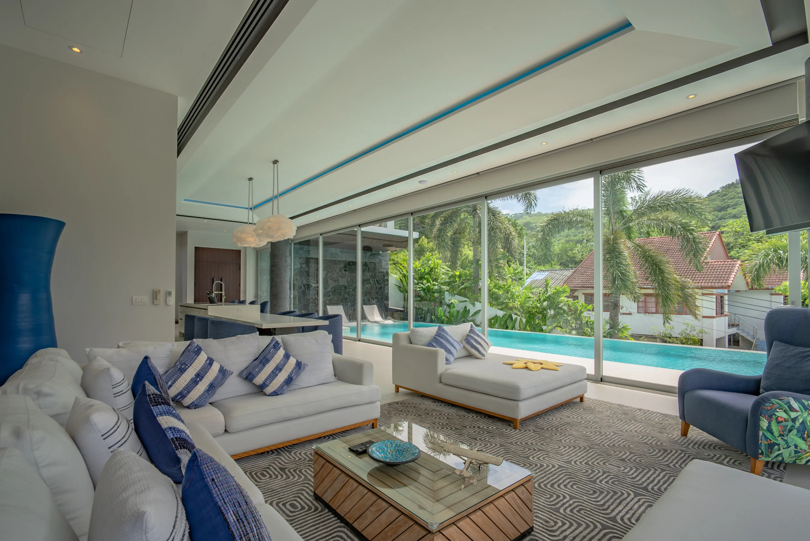 Вилла Luxury Infinity Pool Villa in Nai Harn