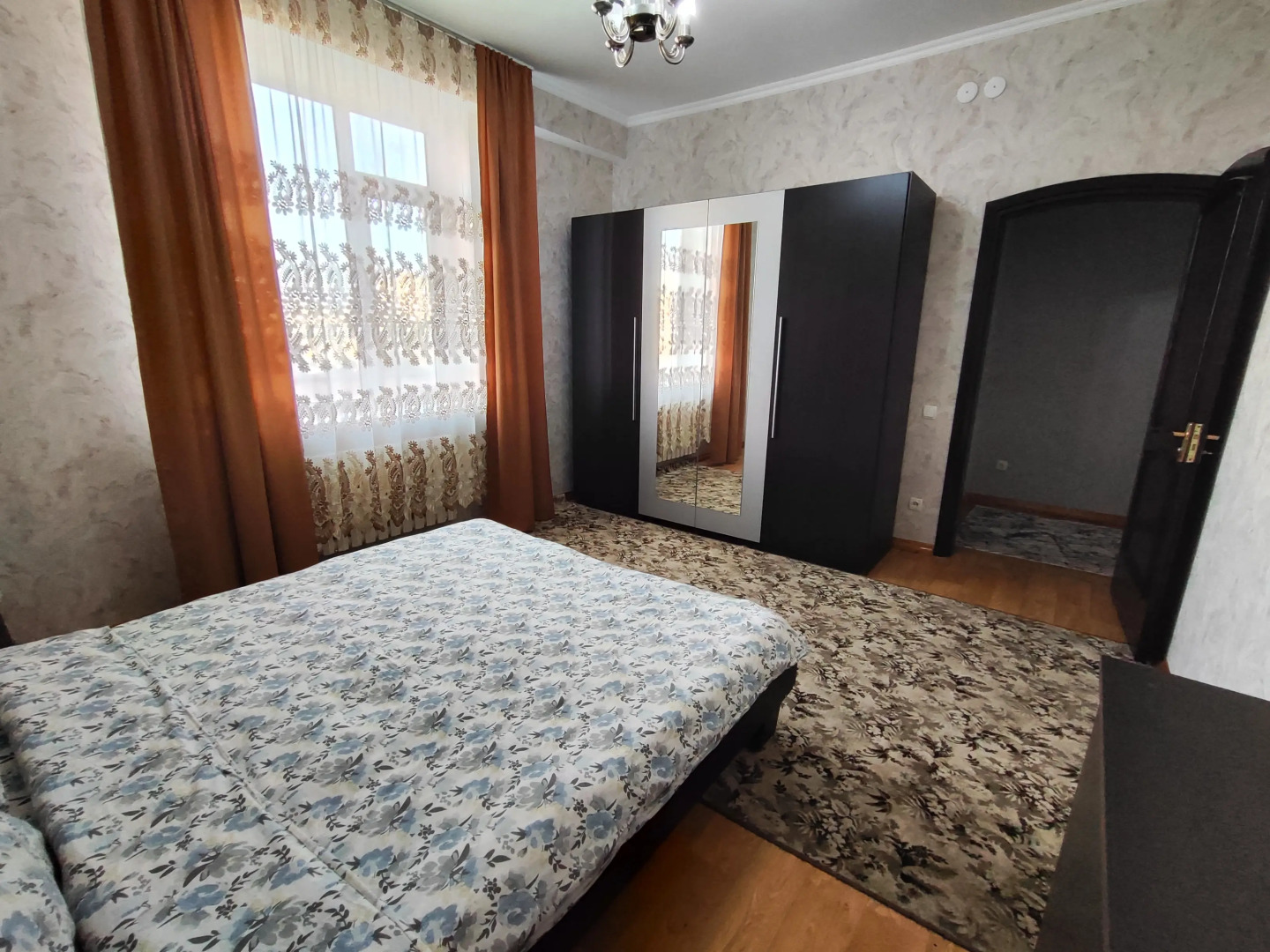 Апартаменты просторные двухкомнатные в центре Бишкека