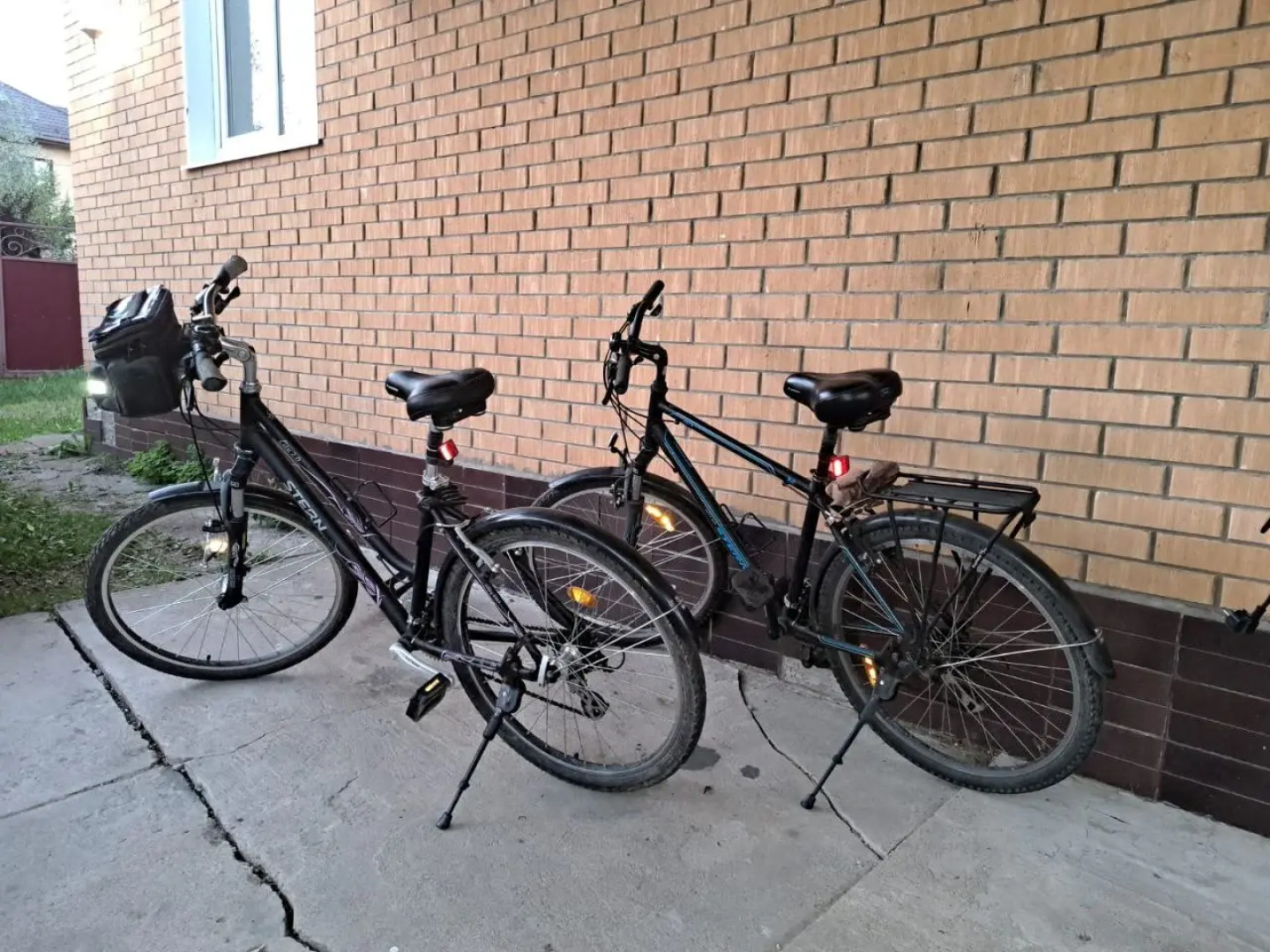 Частный дом Большой двухэтажный коттедж в стиле ампир с баней и бассейном