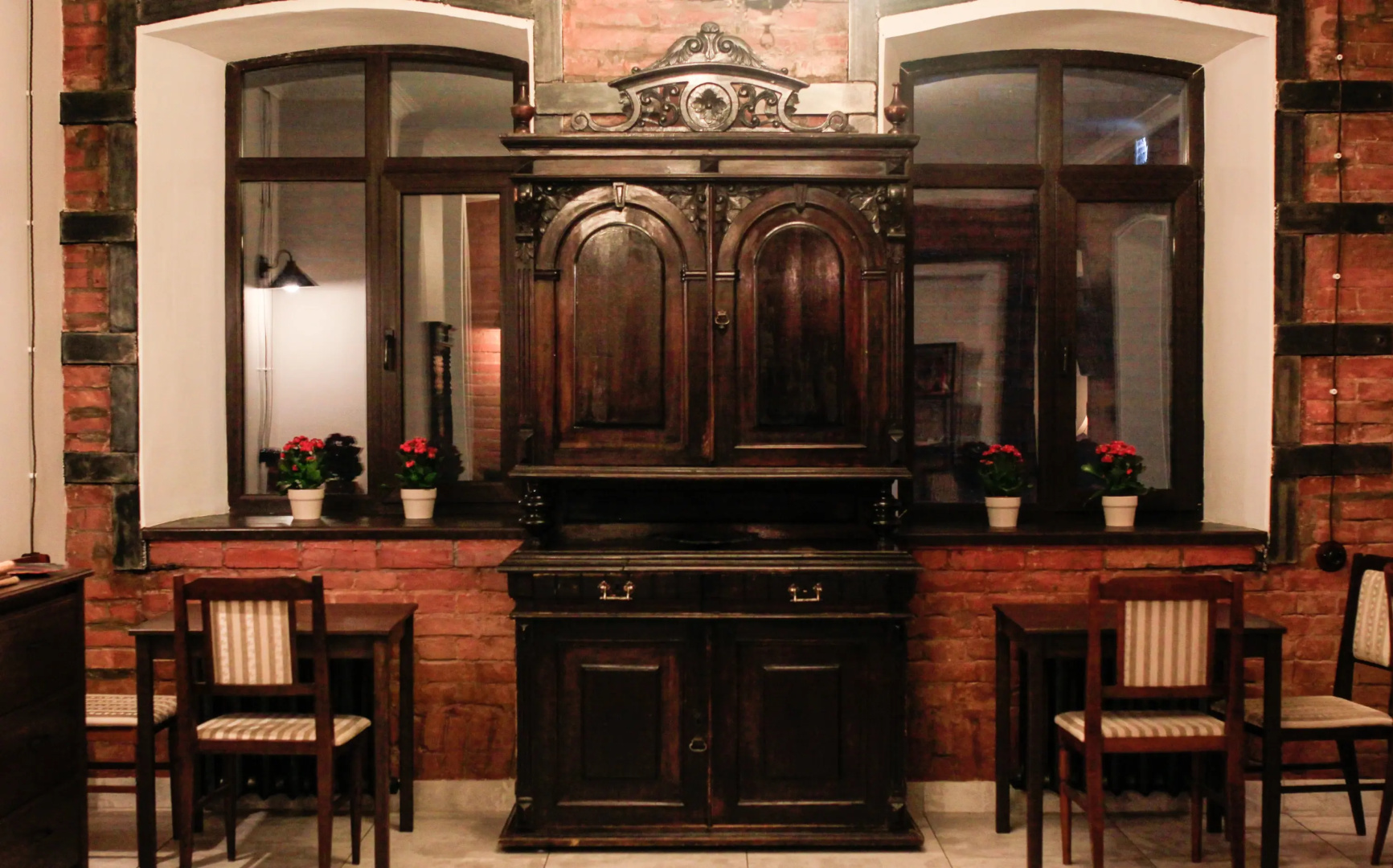 Отель Brick Walls Hotel
