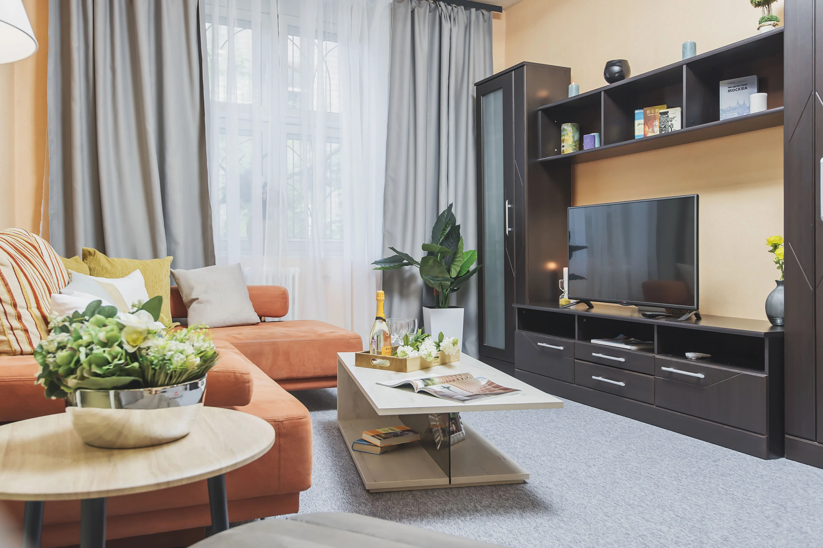 Квартира GM Apartments Стильная Трехкомнатная в центре рядом с МХАТ