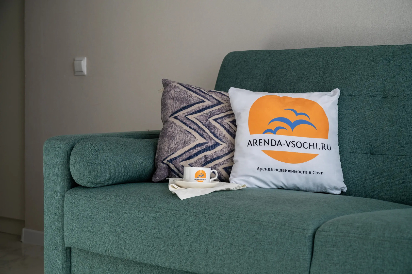 Светлая квартира с панорамными окнами. МПС 82