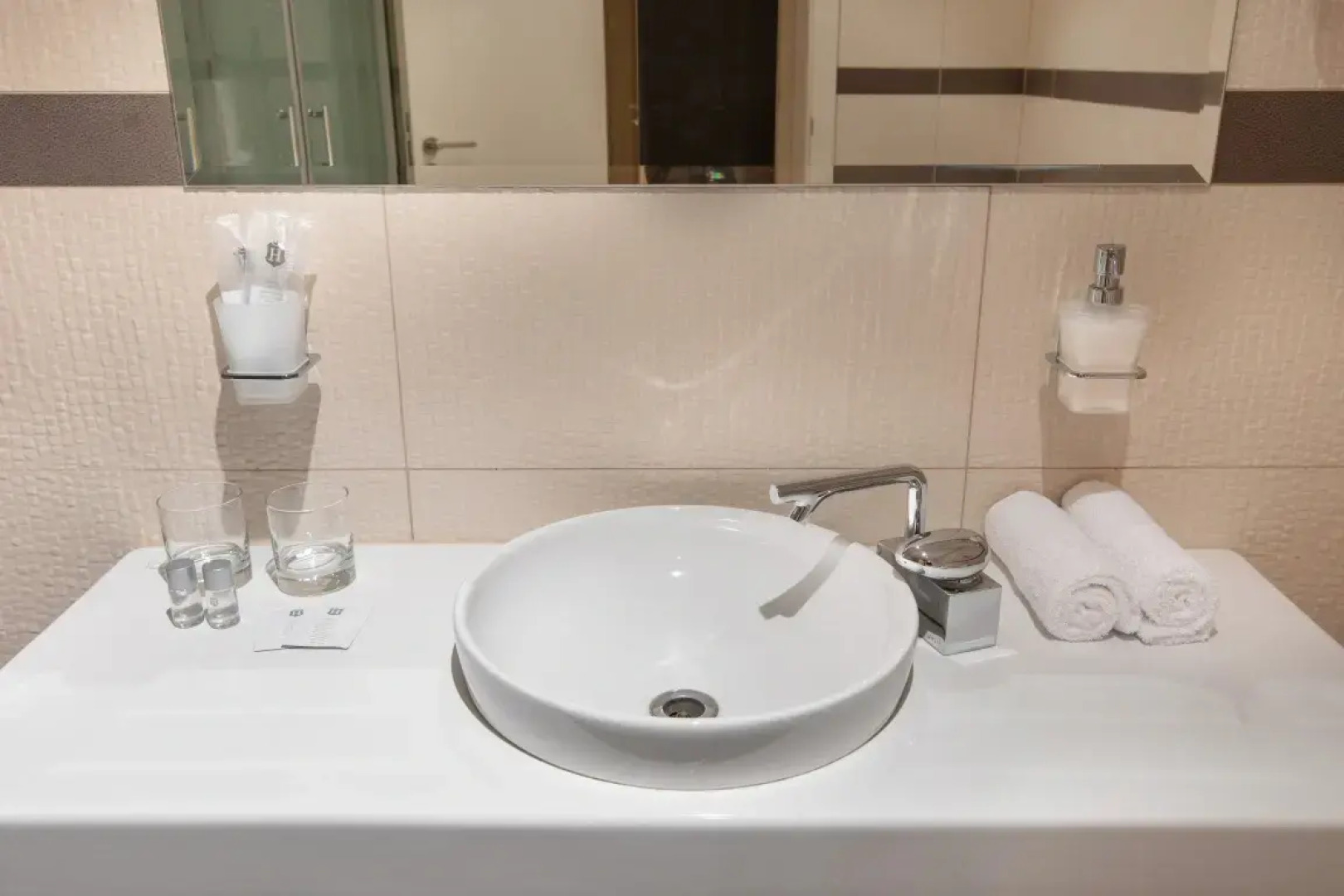 Rockmond 61 Junior Suite 1