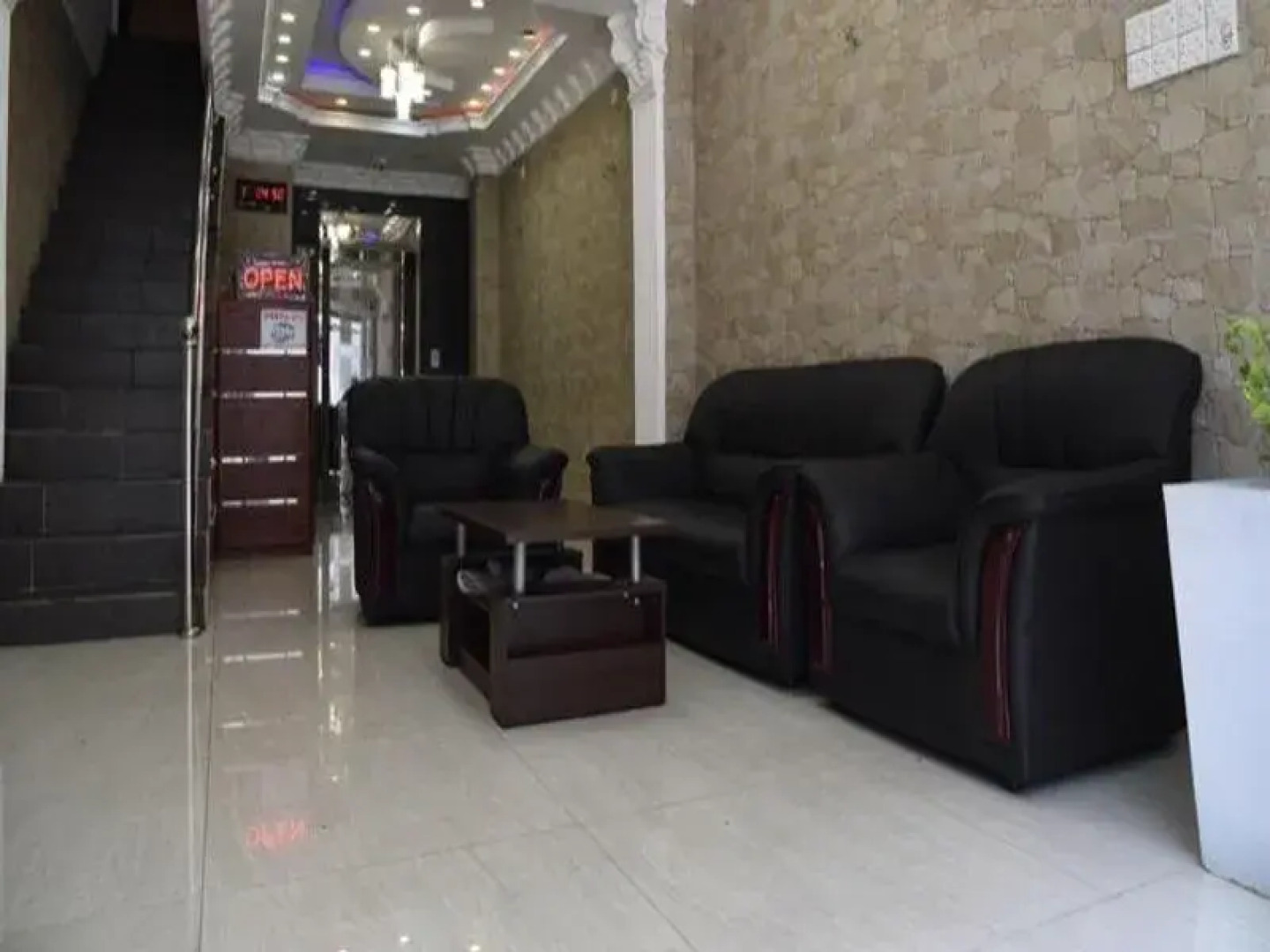 Отель Yoho Sain City