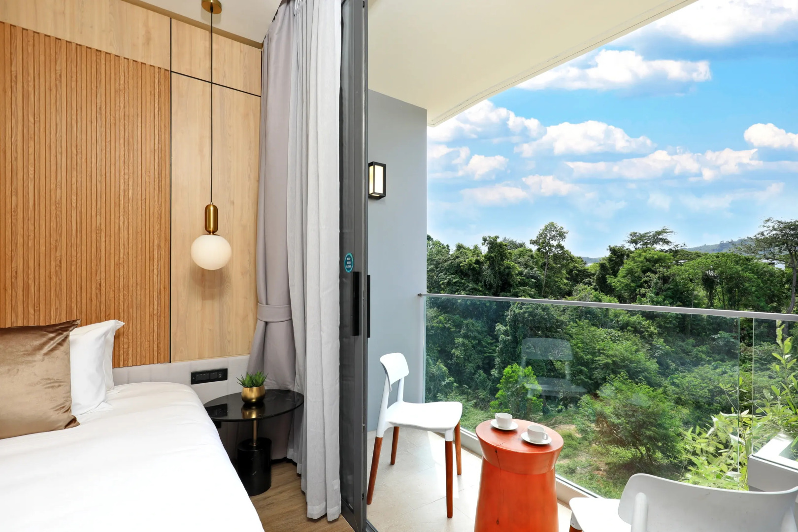 Апартаменты LGP-C512 2 Спальни рядом с Пляжем Бангтао Балкон с Видом на Природу и Доступ к Бассейну