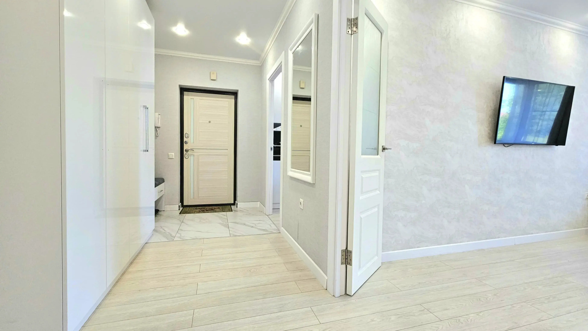 Квартира Urban Apartments 2-х комнатная рядом с метро и базой отдыха у леса