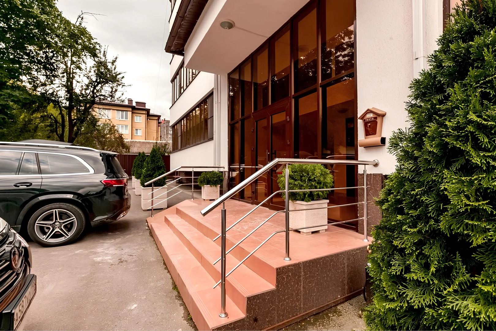 Апартаменты Лира от Ирины Савельевой + С красивым видом на Боргустанский хребет + У входа в верхний Курортный парк + Релакс 150%!