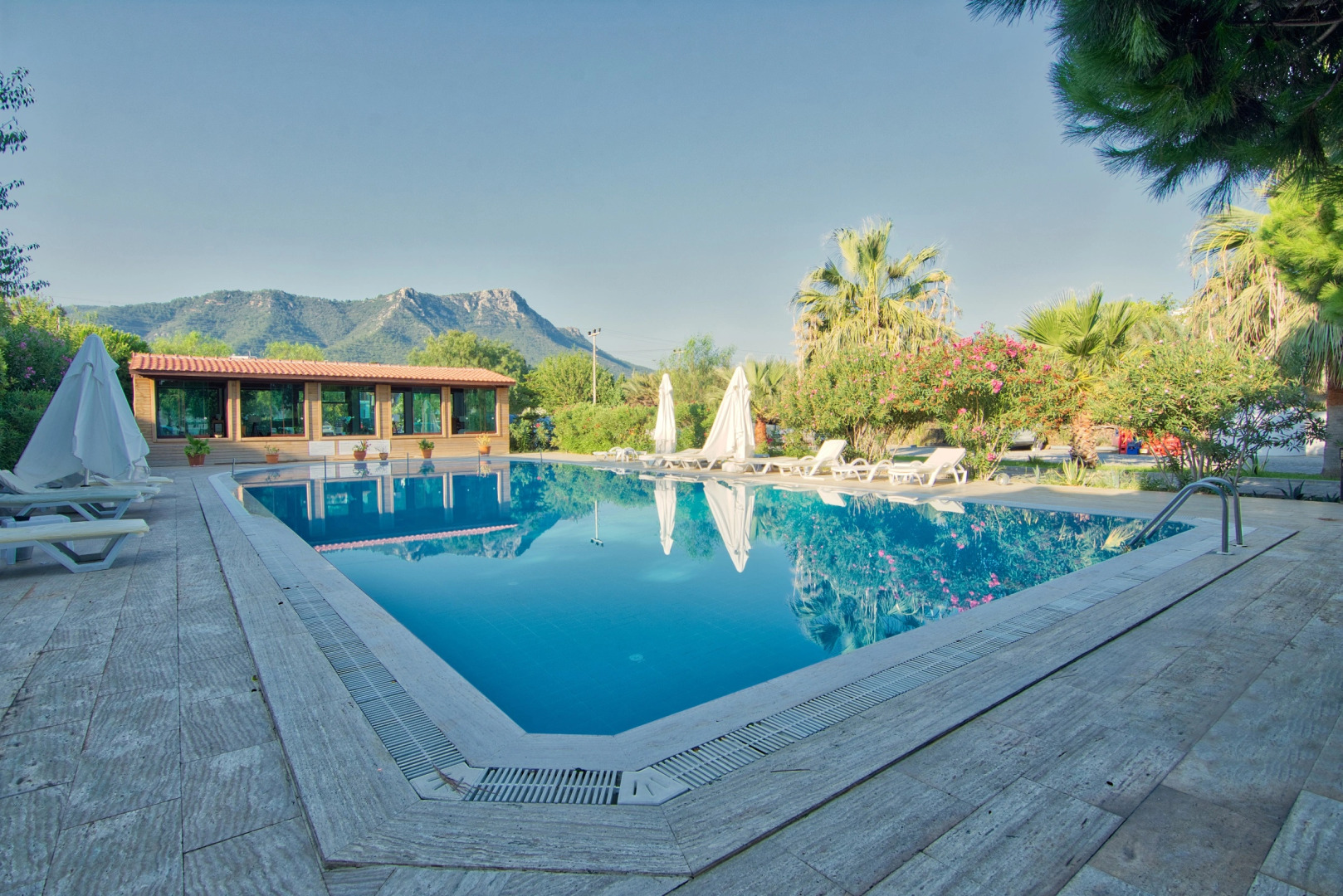 Отель Selvi Beach