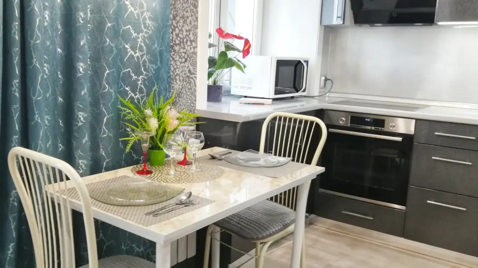 Квартира дизайнерская с видом на город вблизи Аэропорта