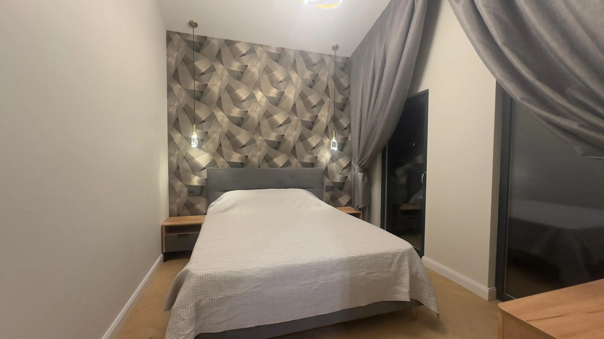 Частный дом у озера