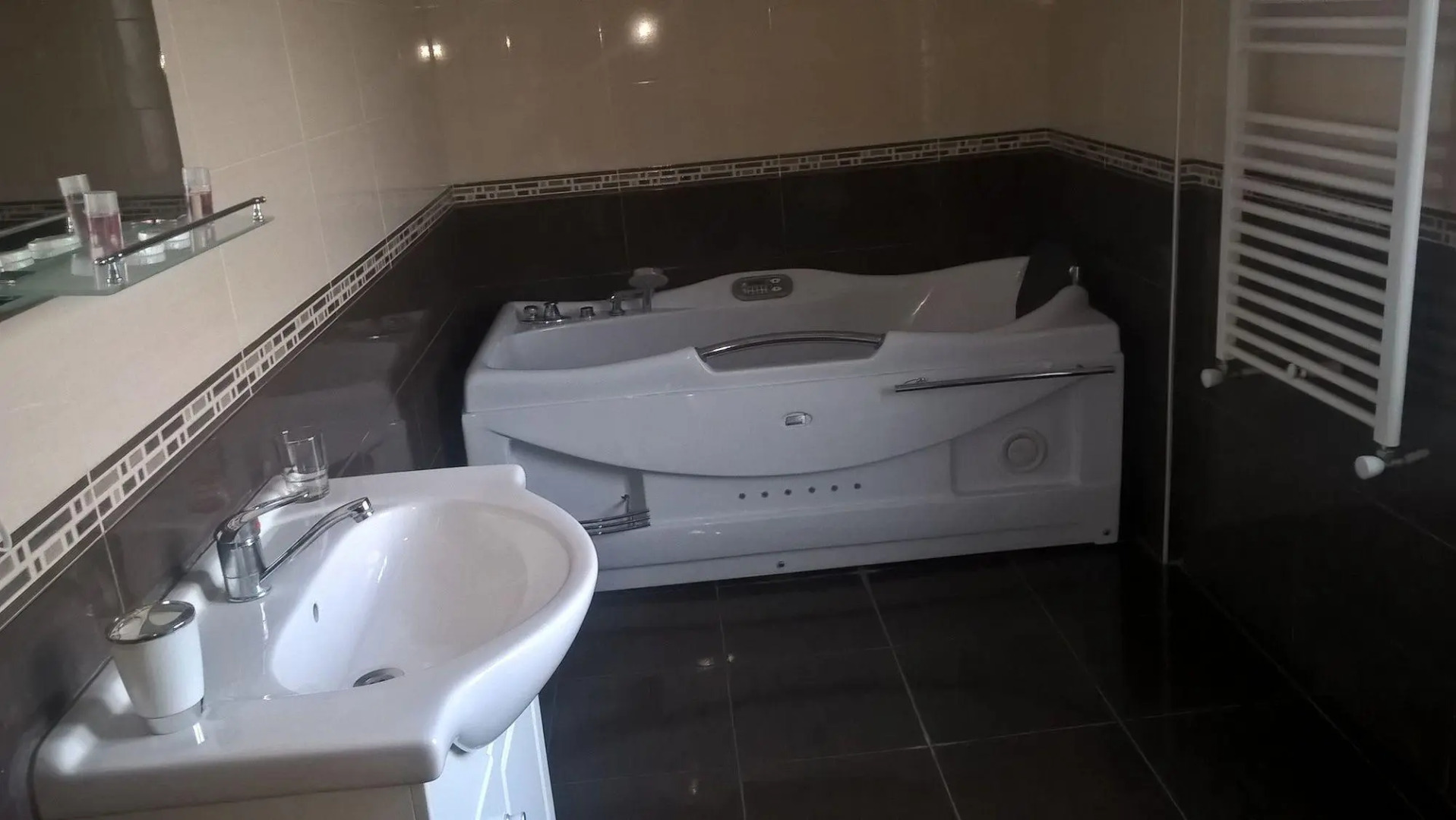 Отель Исака