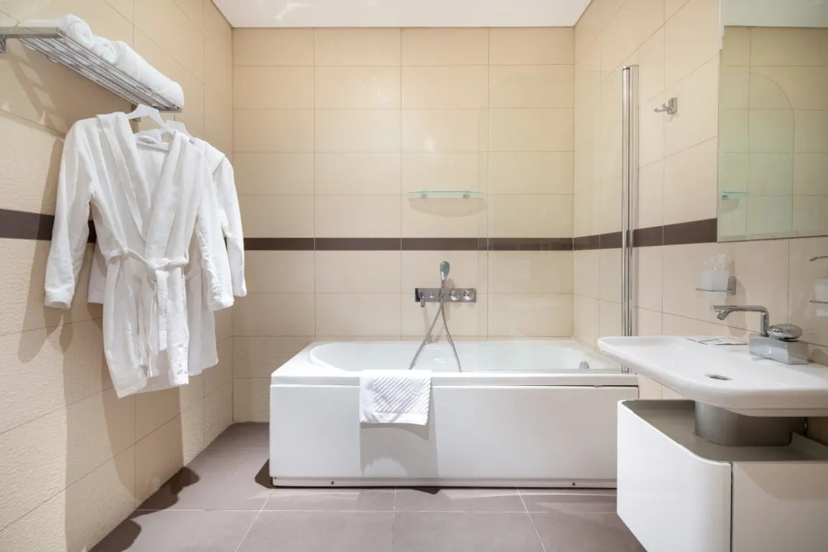 Rockmond 64 Junior Suite 6