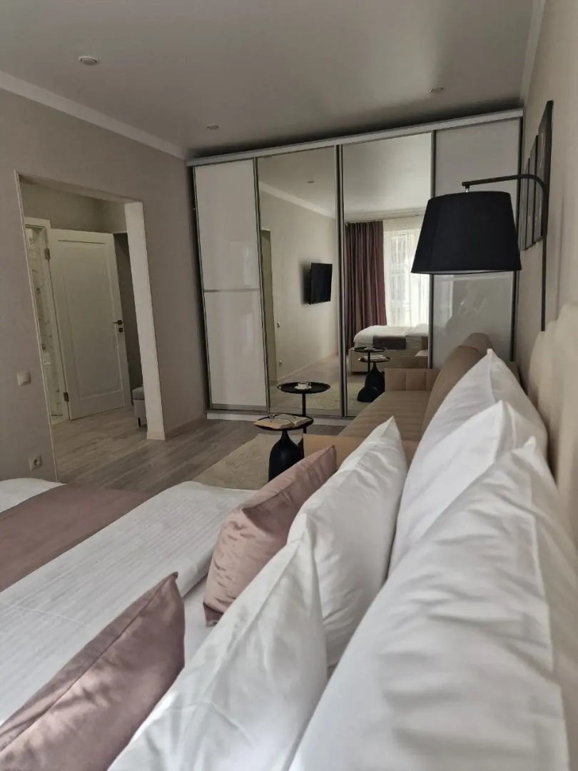 Квартира Flatirini с панорамными окнами в ЖК Весна