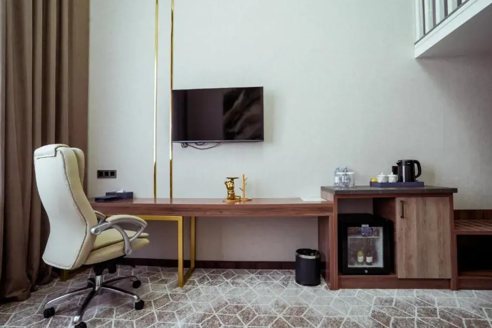 Отель Tauke Khan Plaza