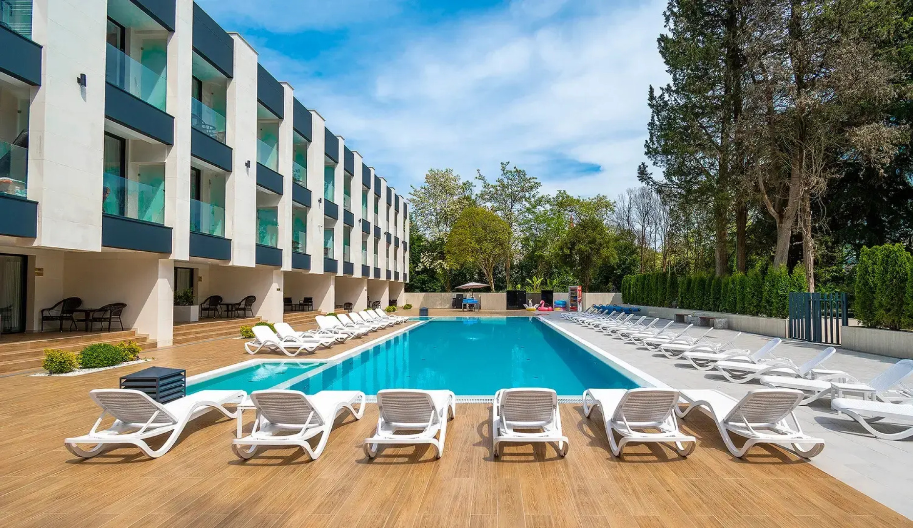 Апартаменты №76 Депутатская 10 Г с подогреваемым бассейном