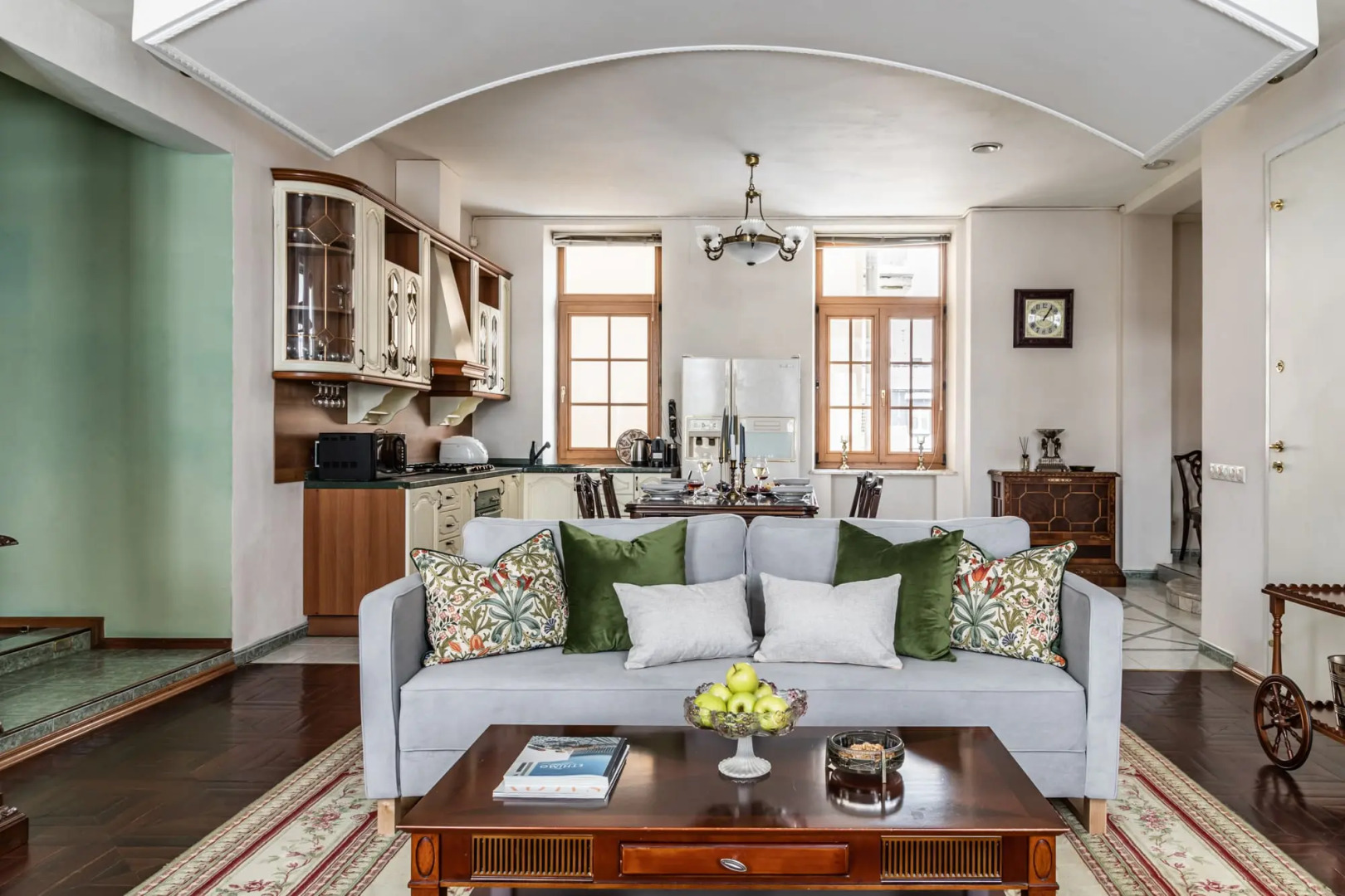 Квартира 4х комнатная  с парковкой возле Кремля