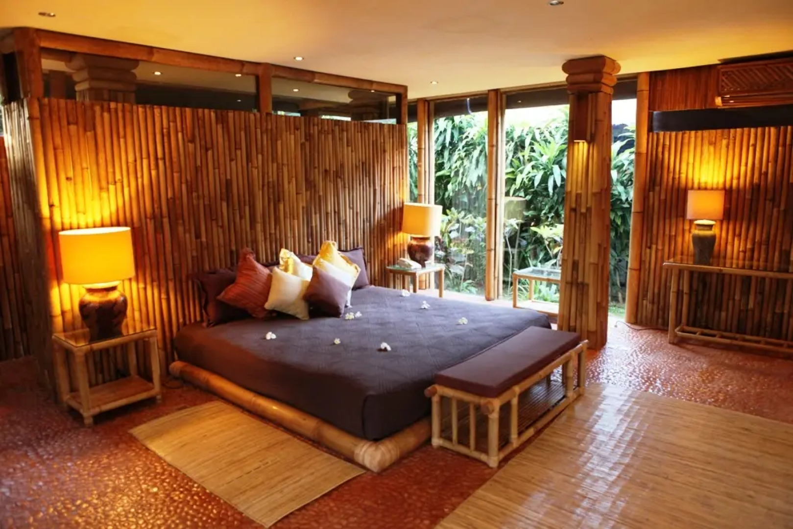 Отель La Taverna Suites