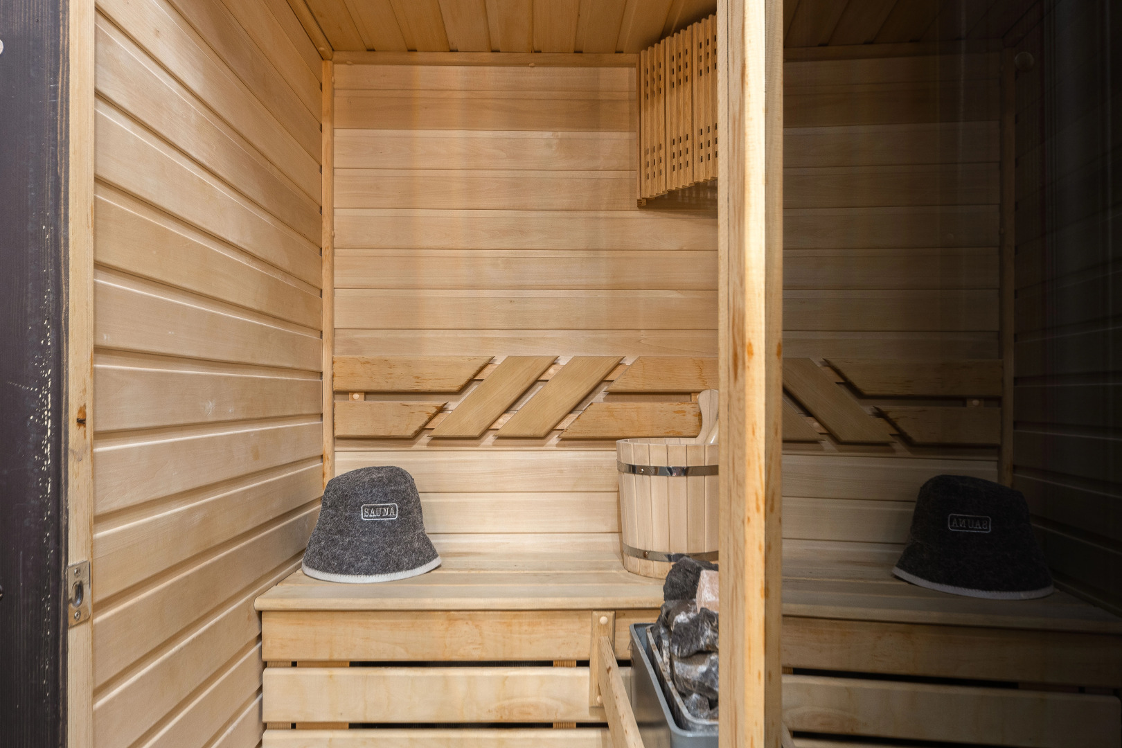 Апартаменты Lalapart Black Emerald с сауной в ЖК Савеловский Сити