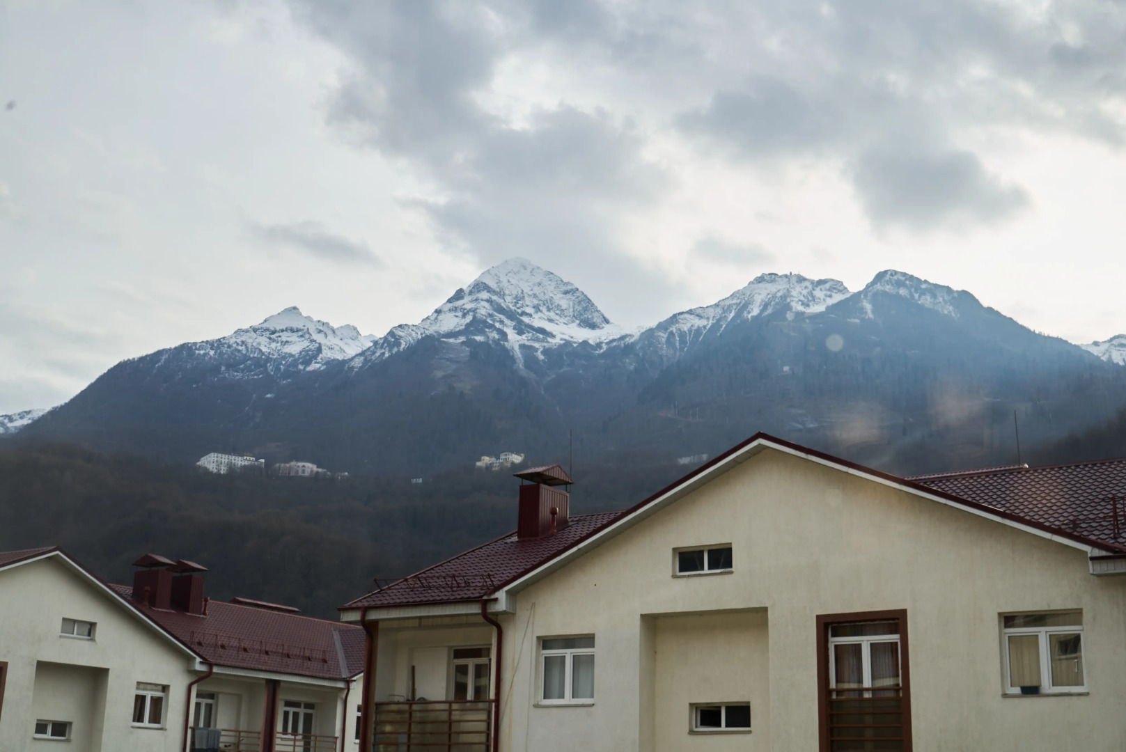 Апартаменты Семейные с Видом на Массив Горы Аибга