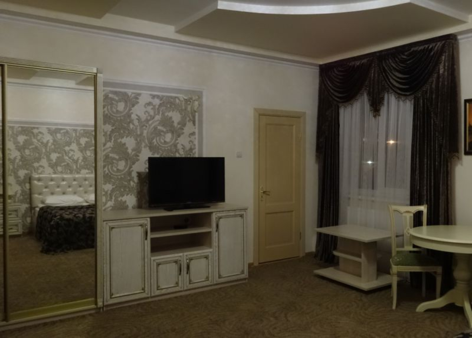 Отель Версаль