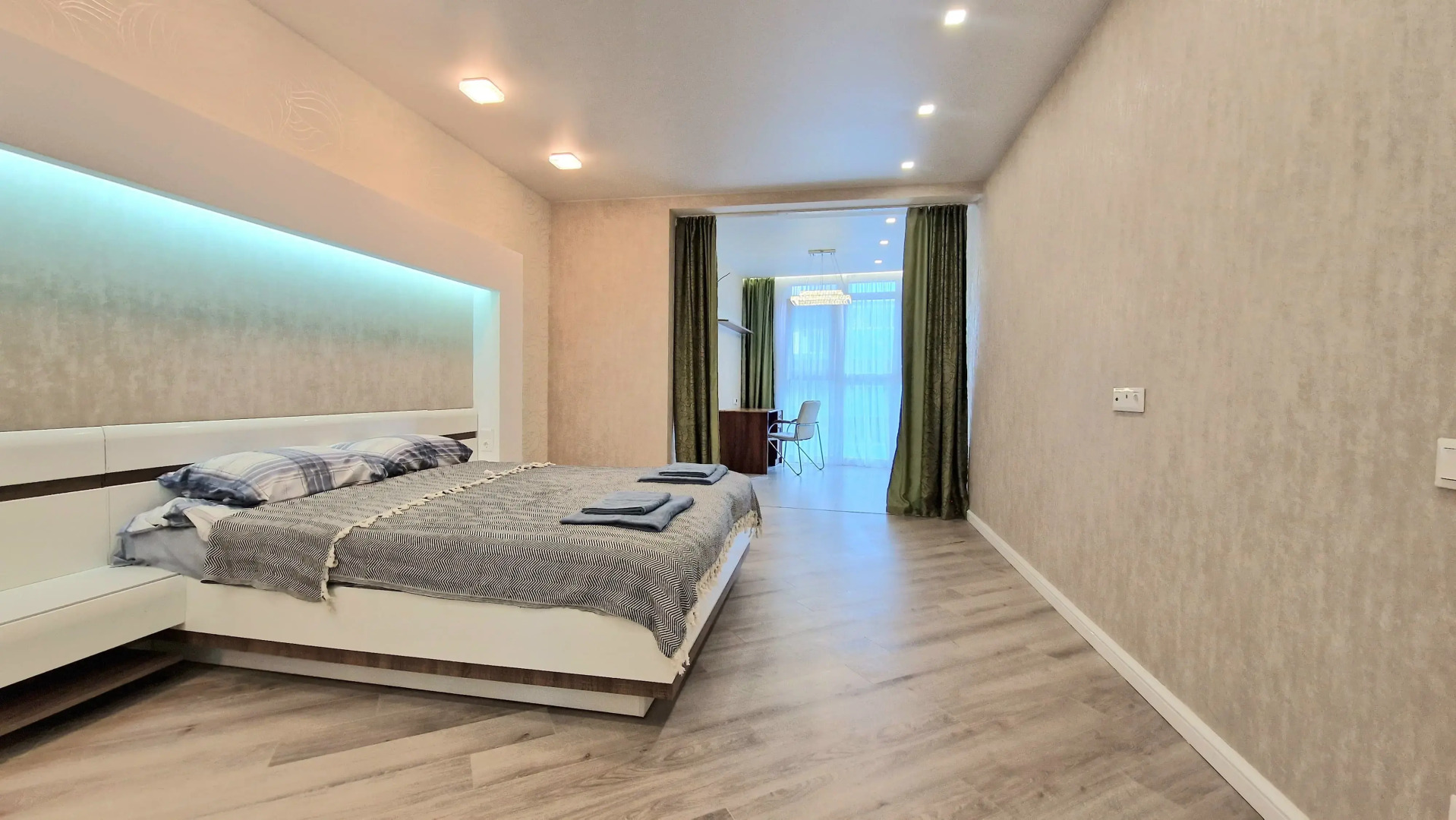 Квартира с панорамным видом на реку Казанка и Казанский кремль, рядом со станцией метро