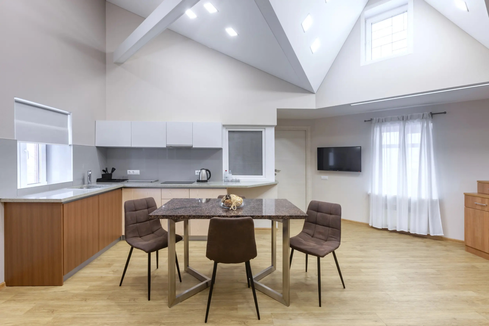 Отель Фурор