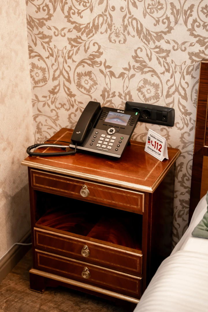 Отель West Inn Palace