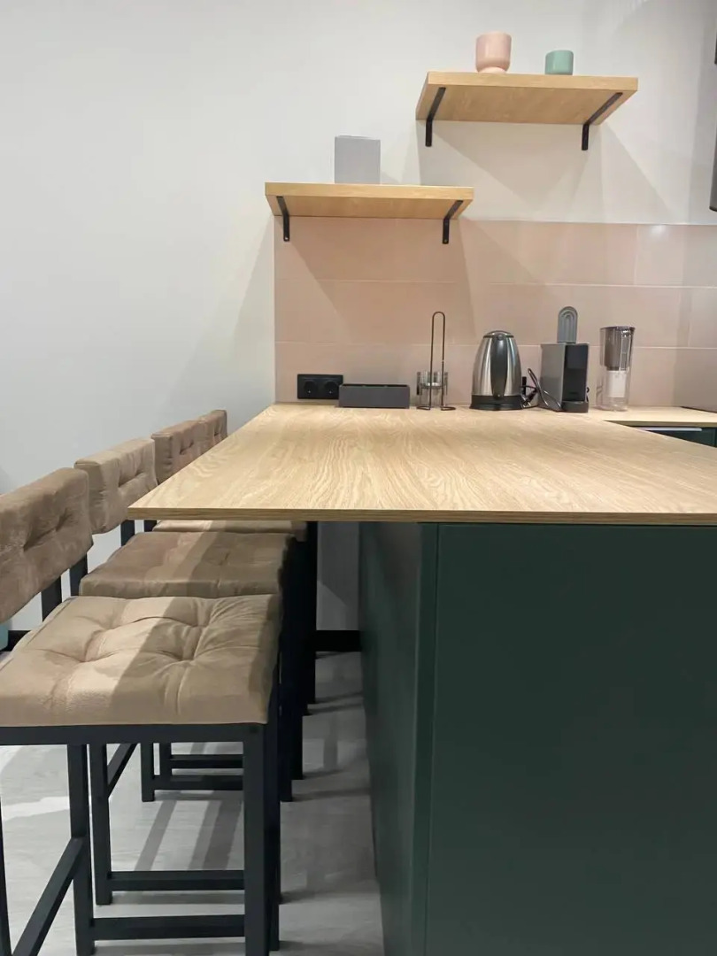 Апартаменты Пикассо - индустриальный шик с яркими акцентами