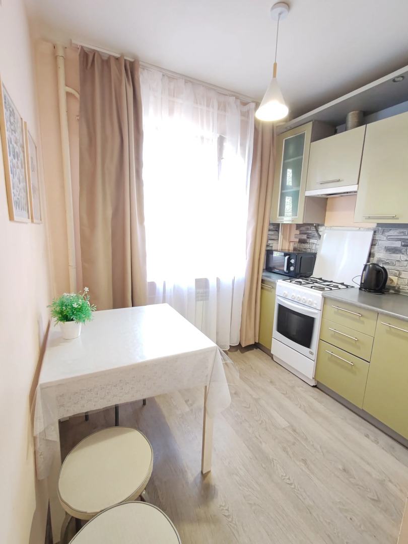 Апартаменты 2-комнатная квартира 8-я Радиальная ул 10