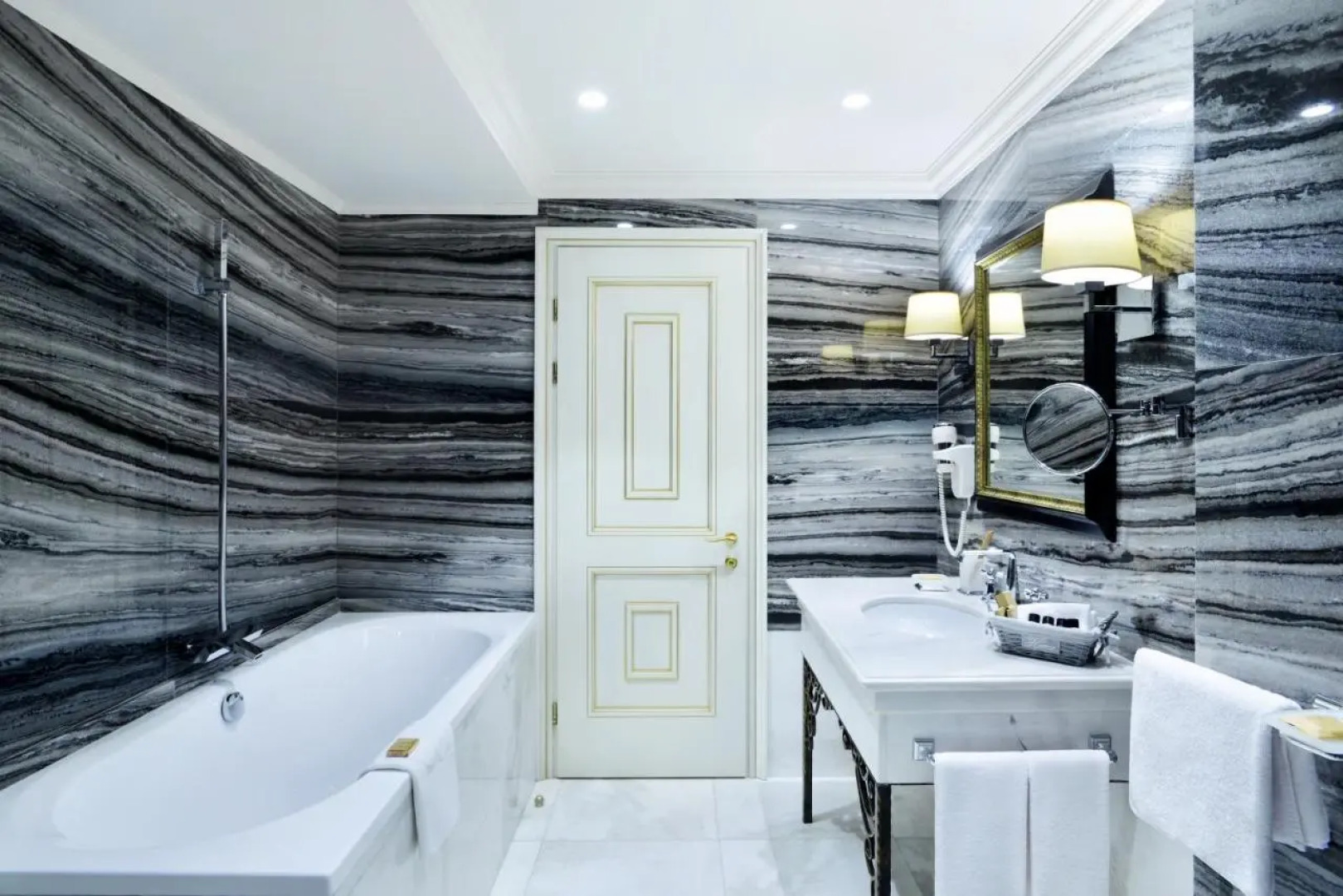 Отель Ambassadori Hotel Tbilisi