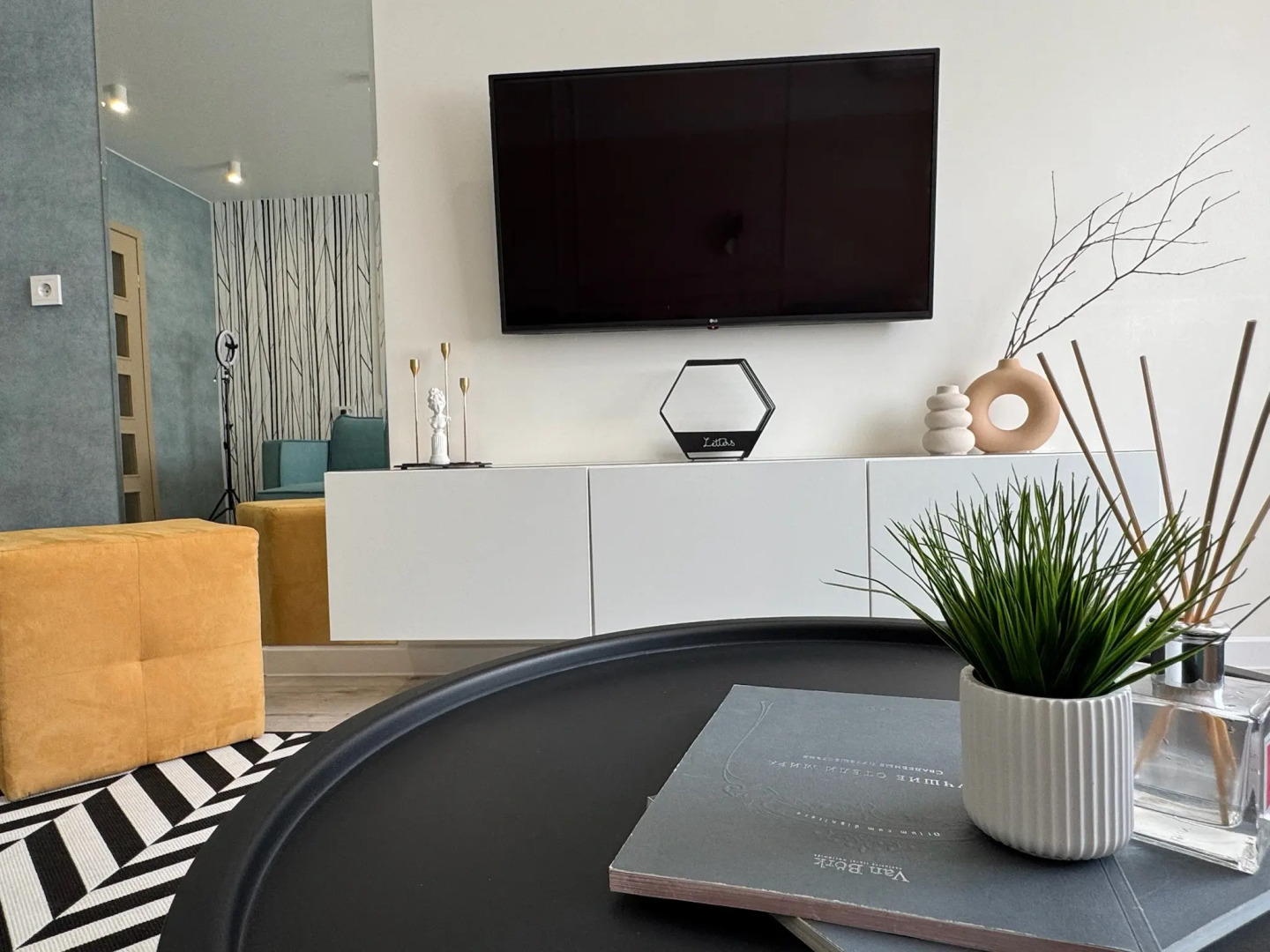 Апартаменты на Курчатова 24 - 2 комнаты