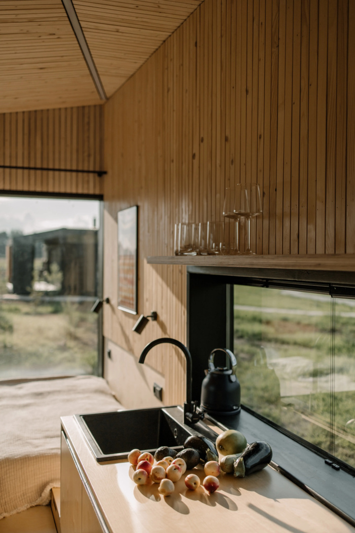 Частный дом Панорамные мини-домики на ферме Nomad Houses в Браславе