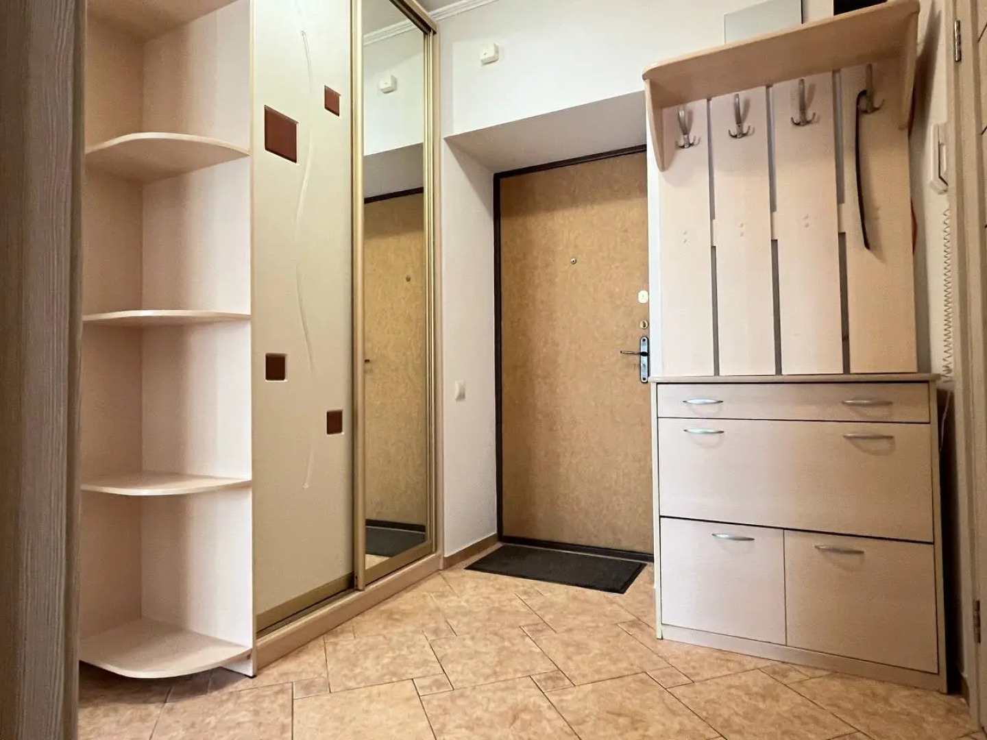 Квартира 1-комнатная 42 м², 8/9 этаж