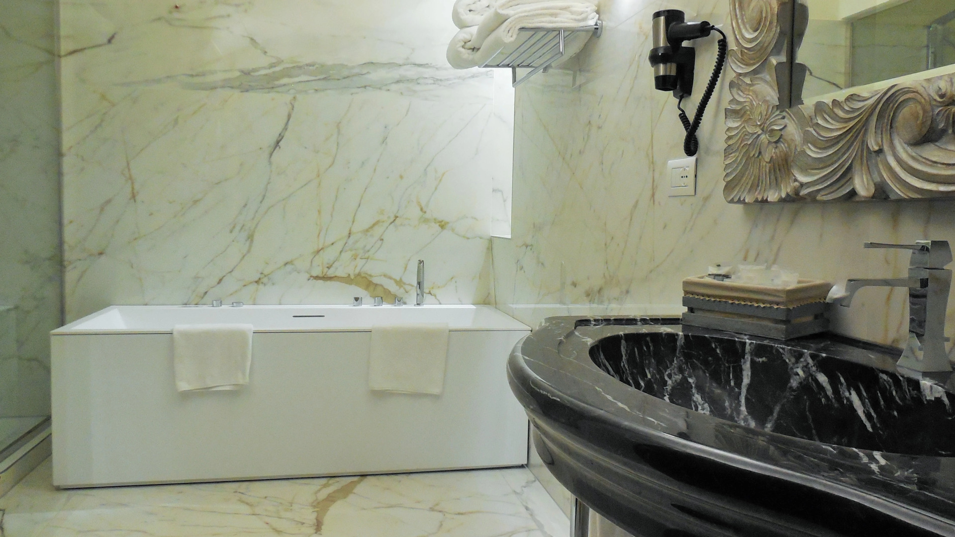 Отель MARECHIARO