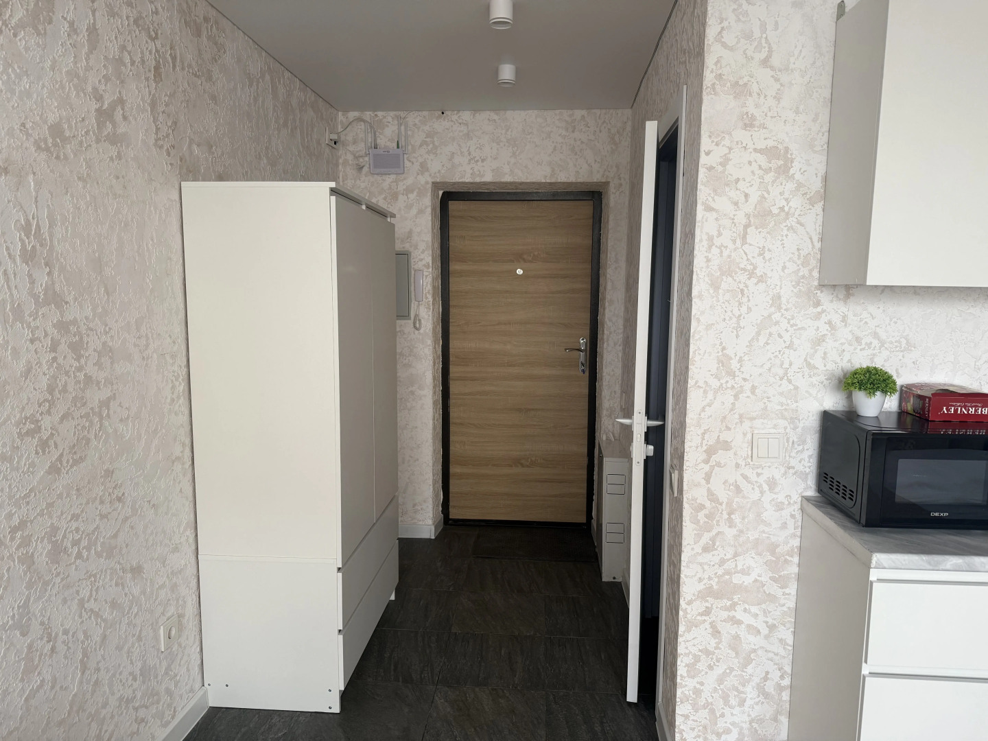 Квартира Уютная студия с дизайнерским ремонтом на ул. Мира