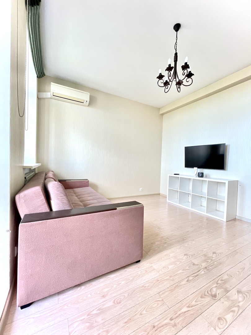 Апартаменты трёхкомнатные в центре города с балконом