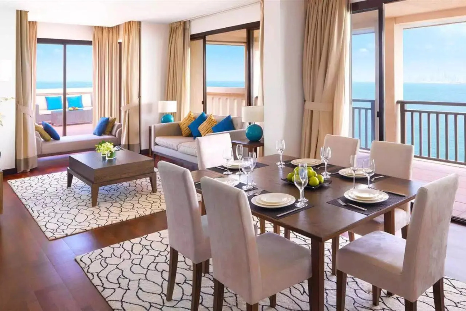 Курортный отель Anantara The Palm Dubai Resort