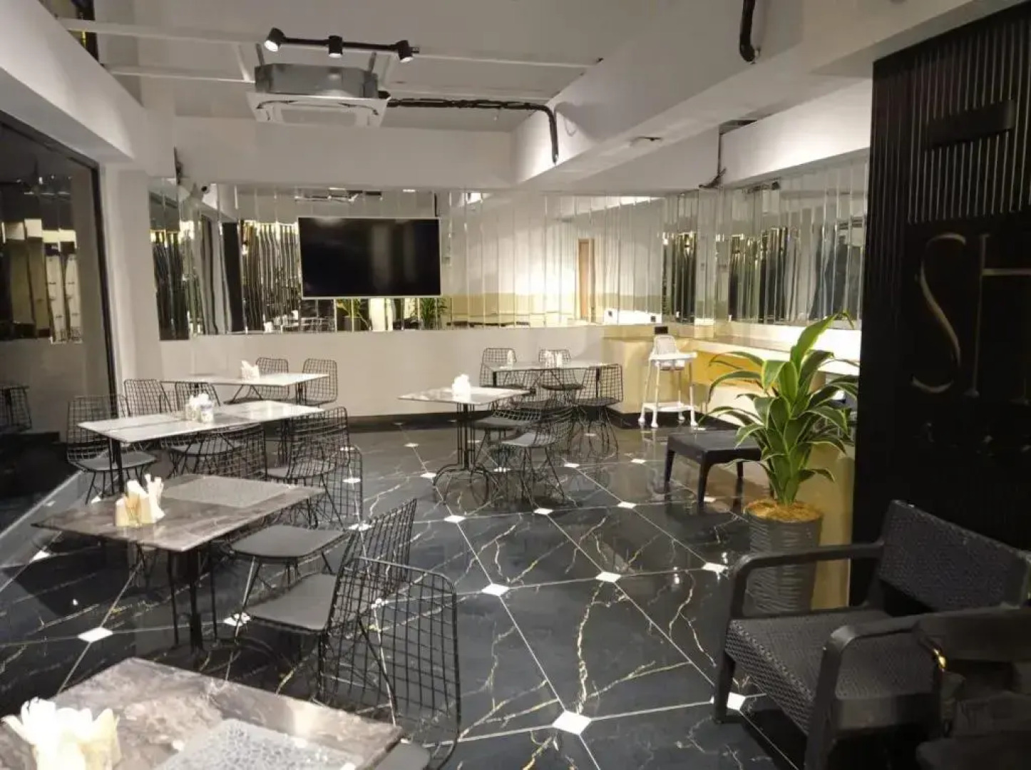 Shelton Airport Otel