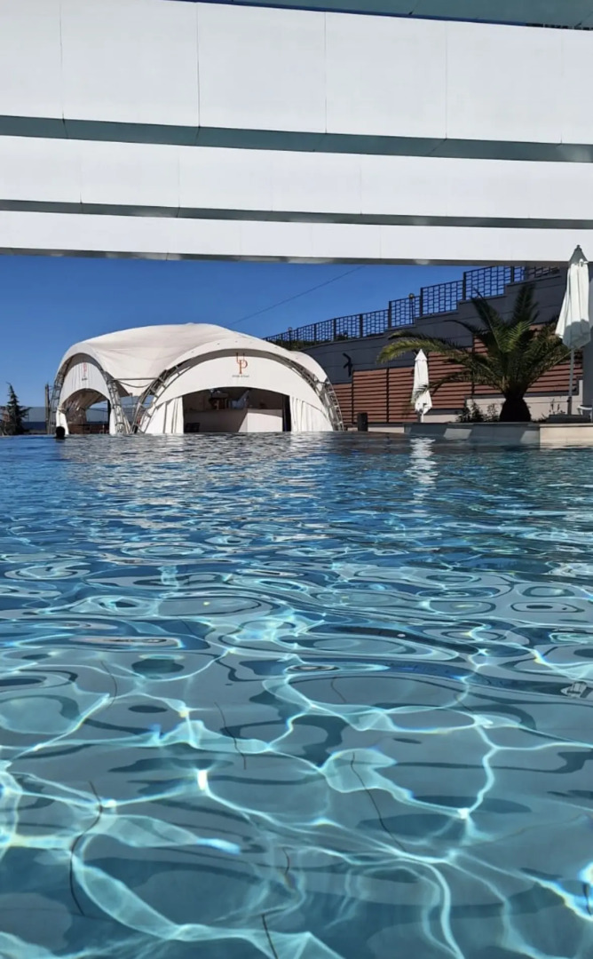 Апартаменты MorskayaSimfonya2 уютные с балконом видом на море и бассейном на территории