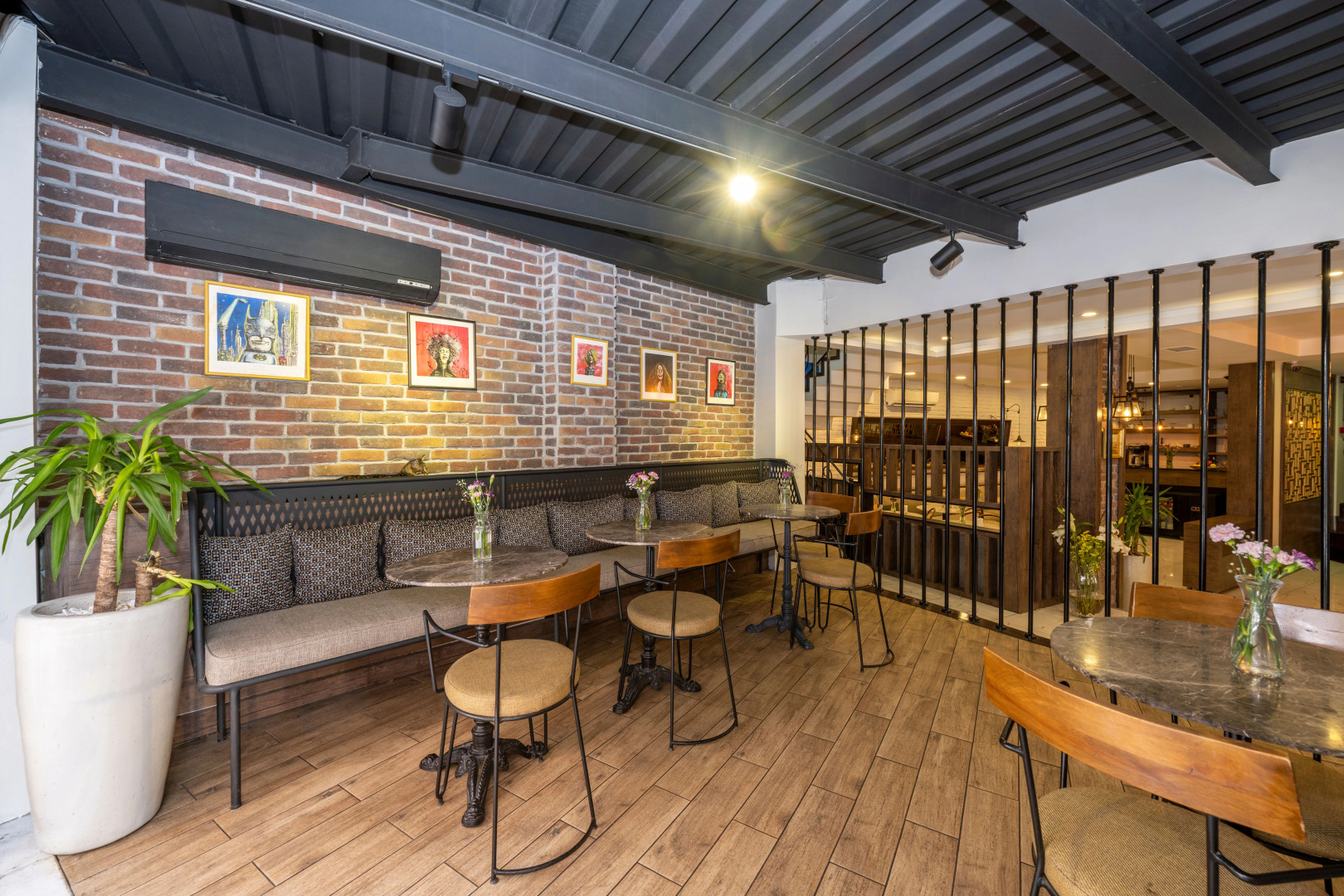 Отель The Marions Suite