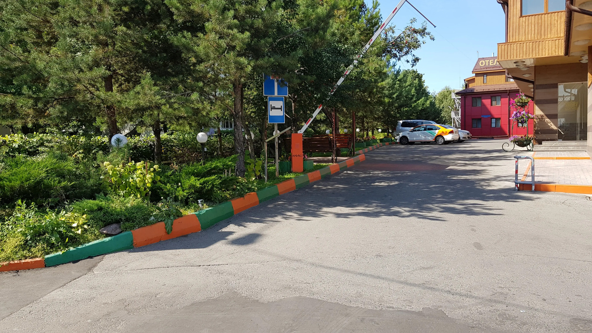 Отель Корона