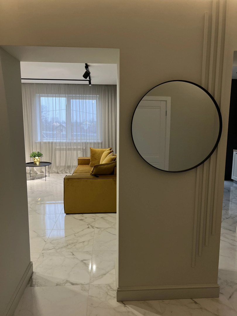 Квартира Просторная Недалеко от Центра с Парковкой